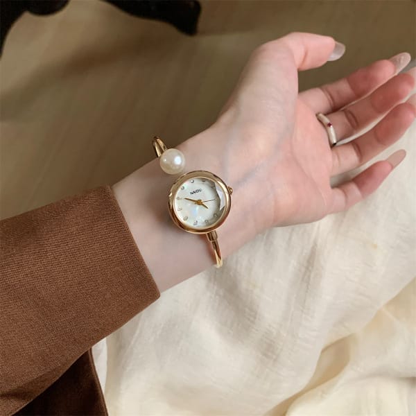 Pearl Watch Round